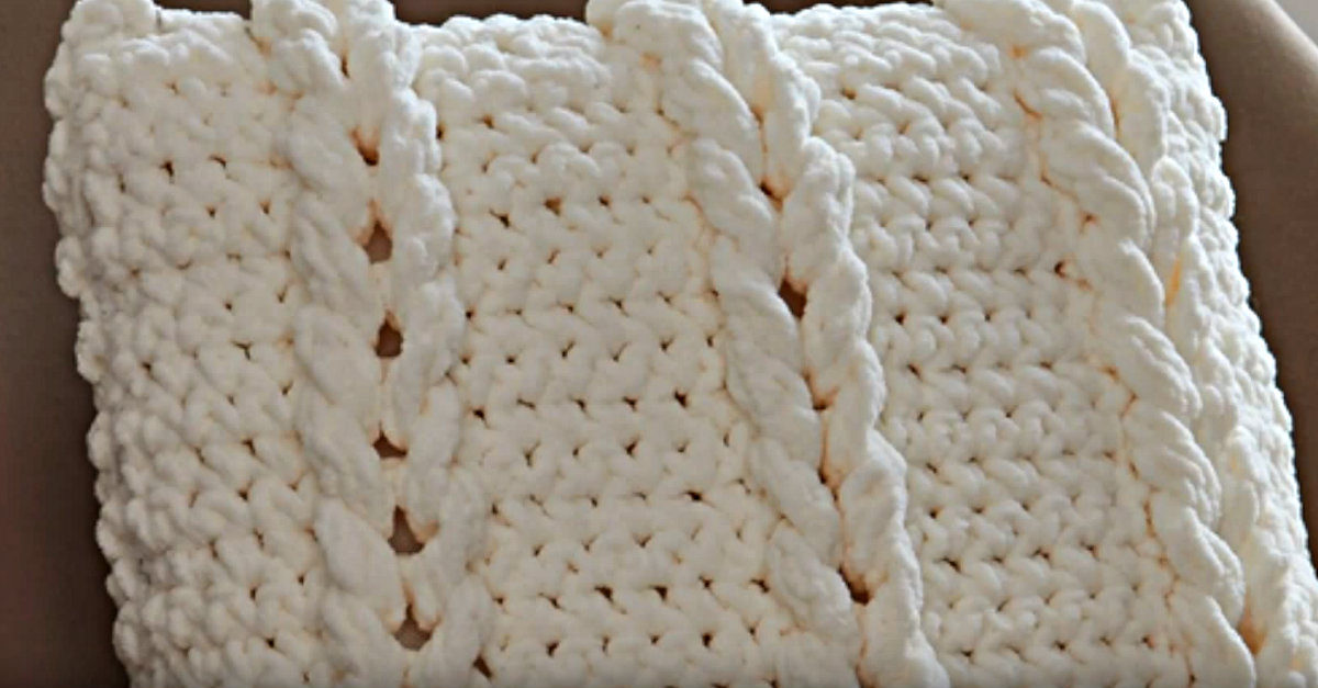 The Texture On This Chain Links Pillow Is So Fun! Learn How To Make It